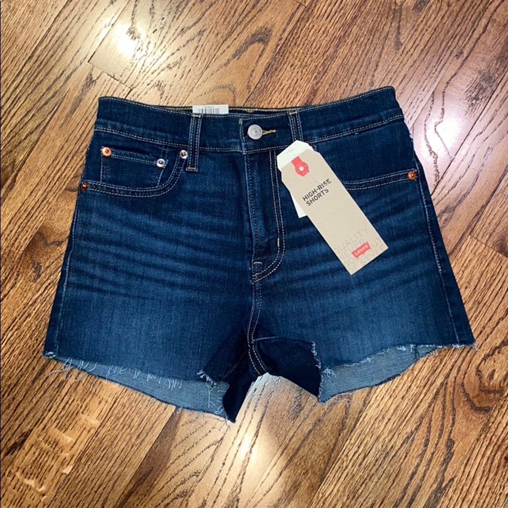 Levi’s high rise shorts size 2
